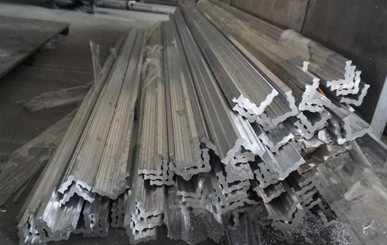 全自動鋁合金切割機尾料都哪里去了？